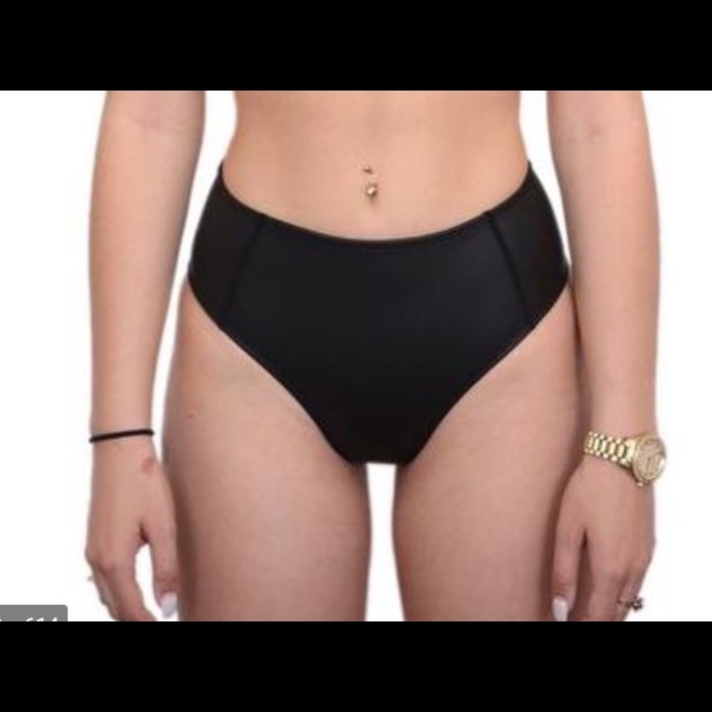 Hoaka Claudia Black Set